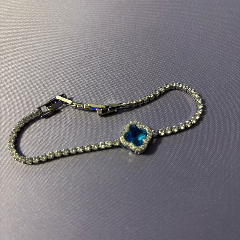7” With 1” Extender Blue Clover